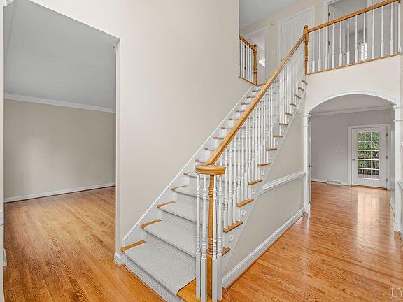 4th image of 204 Whitley Way