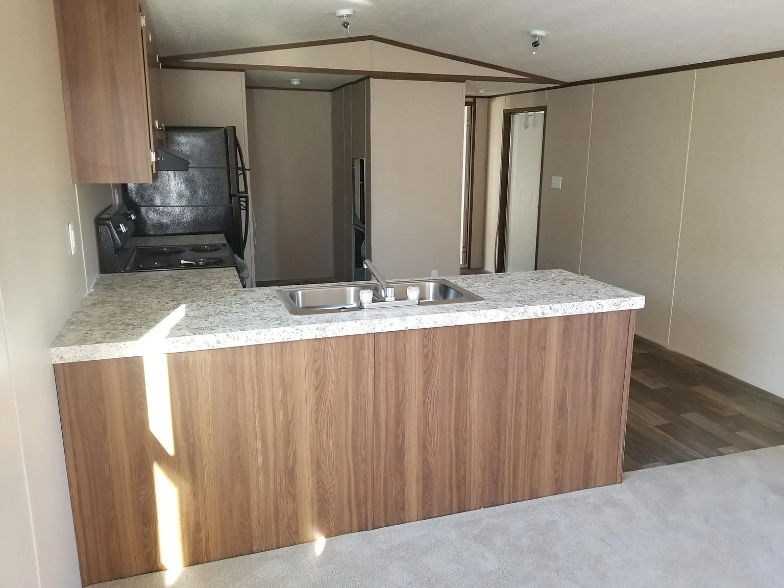 3 bed, 1064 sqft, $1,100 — Photo 2