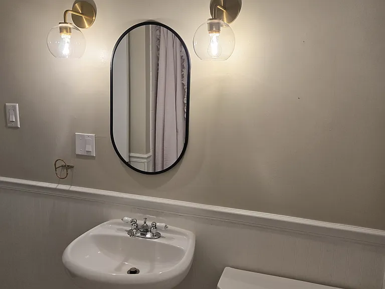 GUEST FULL BATH
