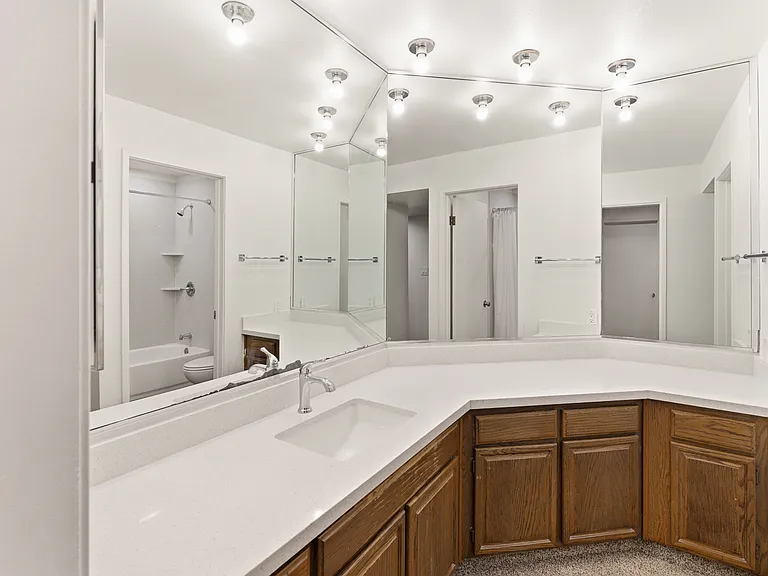 58 E Poplar Ave #5 — Photo 17