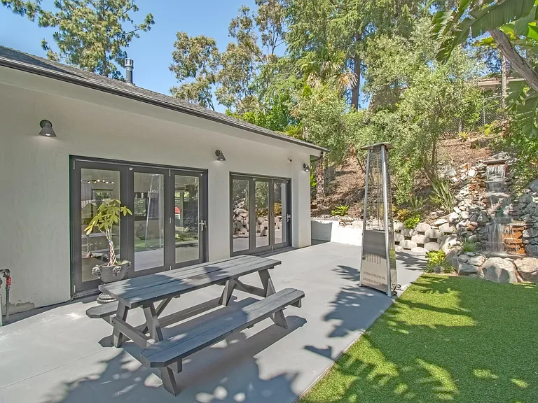 1881 Mount Olympus Dr — Photo 3