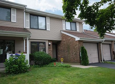 1st image of 24 W Pond Ct