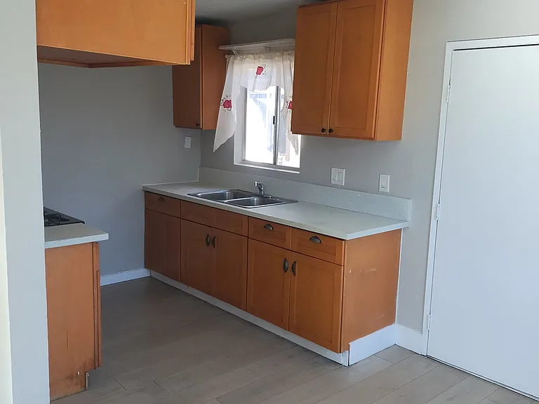 560 W Shamrock St #A — Photo 2