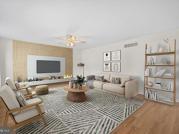 5th image of 305 Baywinds Ct