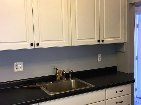 5th image of 1127 Beaconsfield Ave APT 1N