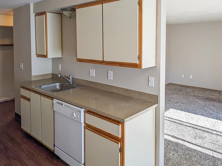 Silverwood Apartments — Photo 35