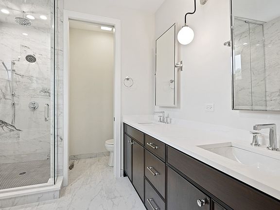 4th image of 2763 N Kenmore Ave #2