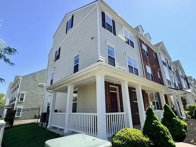 3744 Green St — Photo 1