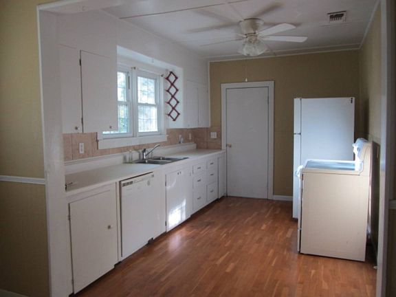 5th image of 216 E Blair Ave