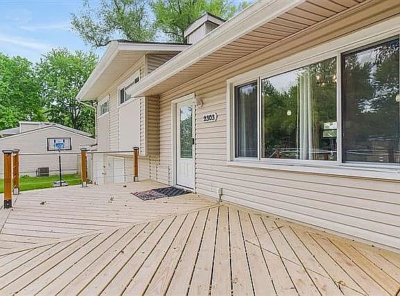 3rd image of 2303 NE 61st Ter