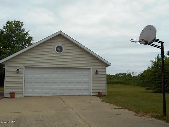 2nd image of 68312 Fleetwood Dr