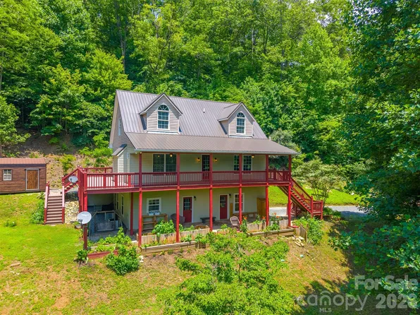77 Pigeon Creek Trl, Bryson City, NC 28713