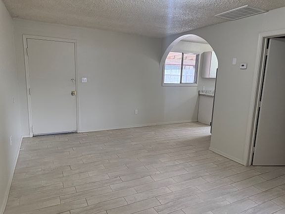 5th image of 108 W Palmdale St #2
