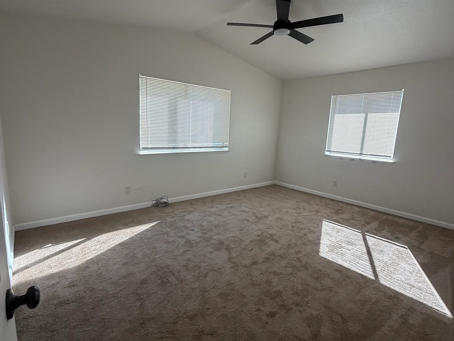 3 bed, $1,000 — Photo 1
