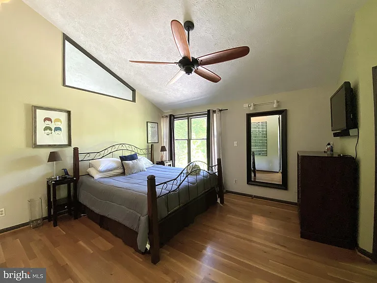 1251 Hinton Dr — Photo 33