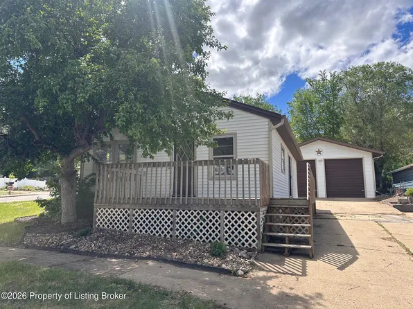 659 3rd St E, Dickinson, ND 58601