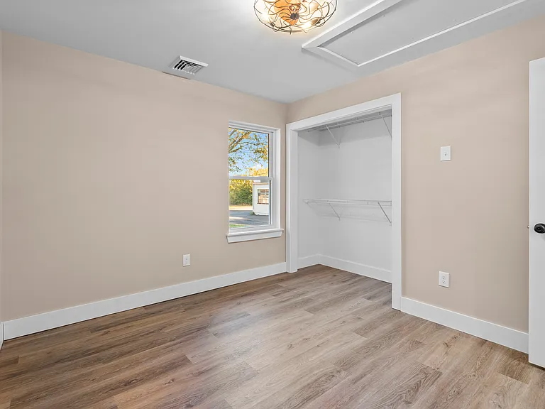 325 W Reliance Rd — Photo 22