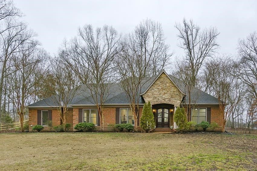 1st image of 280 Woodsedge Dr