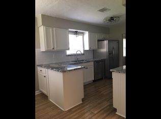 141 Cherry Tree Ln, Friendswood, TX 77546