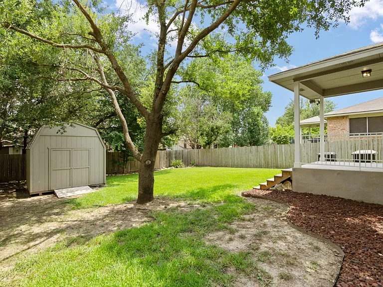 2704 Greenlee Dr — Photo 31