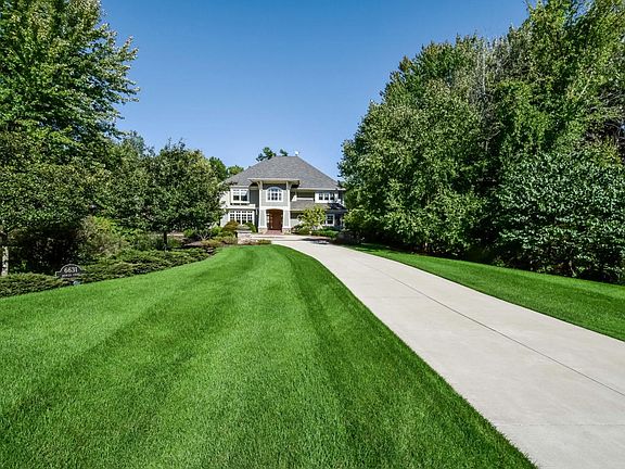 4th image of 6631 Avonlea Ct SE