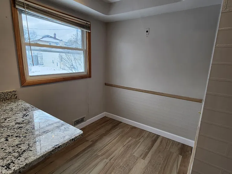 2413 Elmdale Rd — Photo 8