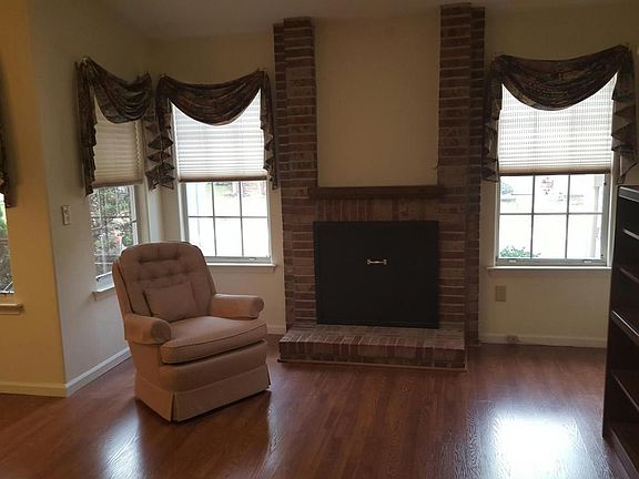 4th image of 1006B Buckingham Dr
