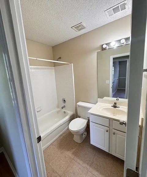 1698 Woodsford Rd NW — Photo 7