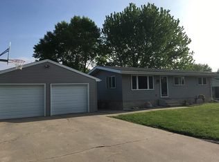 1325 Circle Dr, Aplington, IA 50604