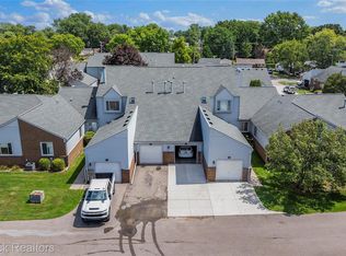 718 Claire Pointe Dr #17, Saint Clair Shores, MI 48081