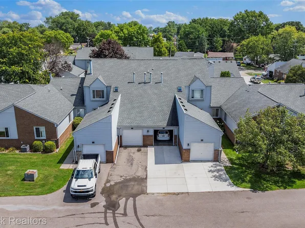 718 Claire Pointe Dr #17, Saint Clair Shores, MI 48081