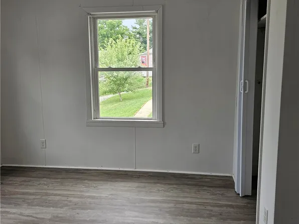 124 Mount Air Rd, New Castle, PA 16102