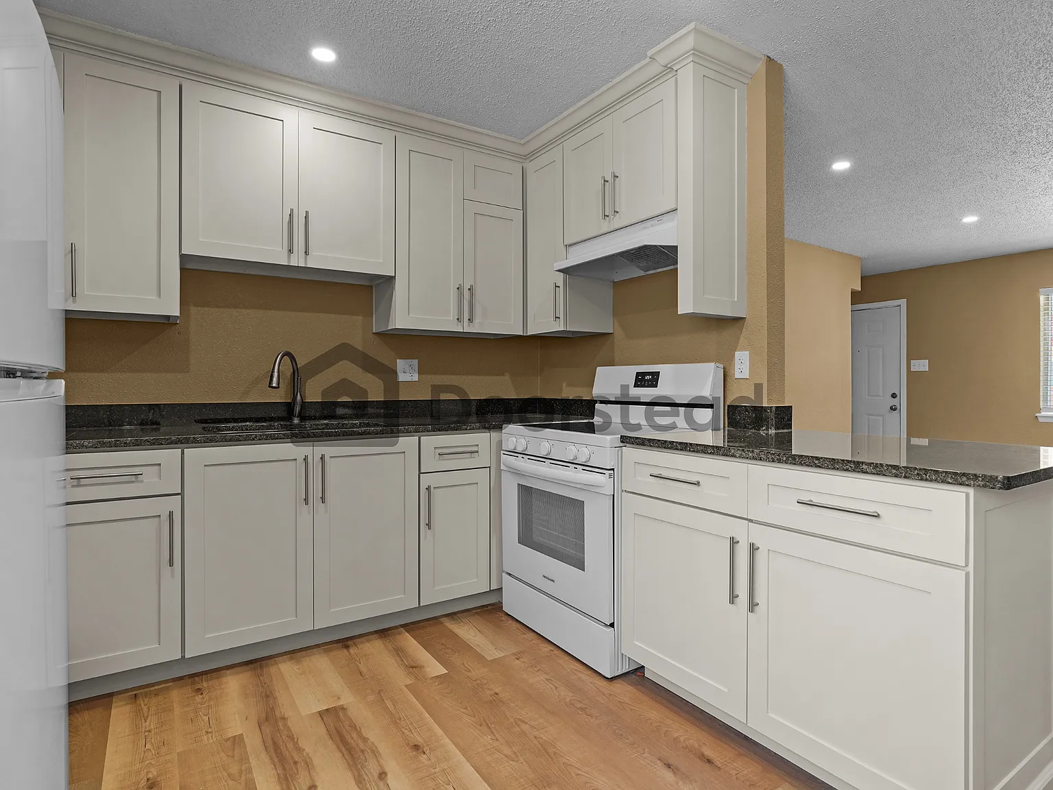 2 bed, 1.0 bath, 810 sqft, $1,200 — Photo 3