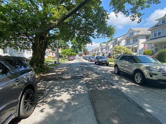 5th image of 72 Burnside Ave