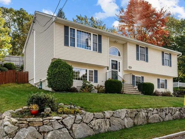 56 Arland Ct, Woonsocket, RI 02895