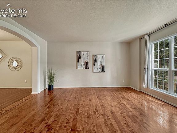 5th image of 15849 Longmeadow Ln