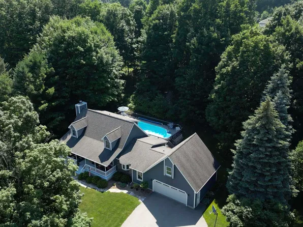 9770 E Valley Hills Dr, Traverse City, MI 49684