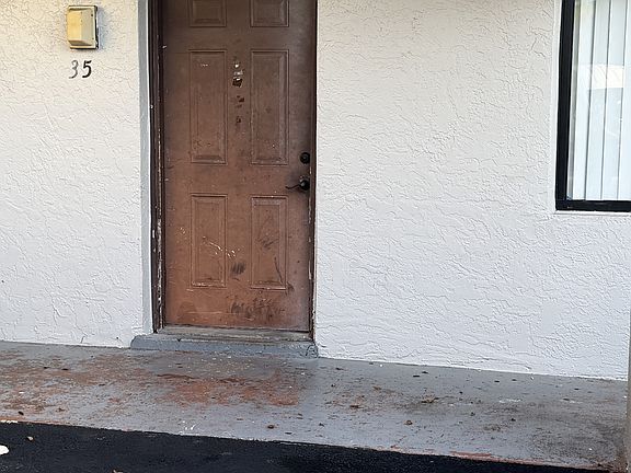4th image of 4214 Desoto Ave #35