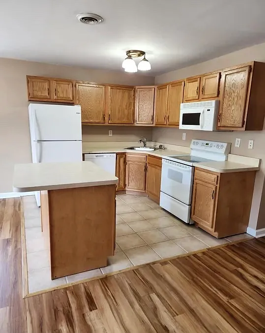 2 bed, 1300 sqft, $1,695 — Photo 2