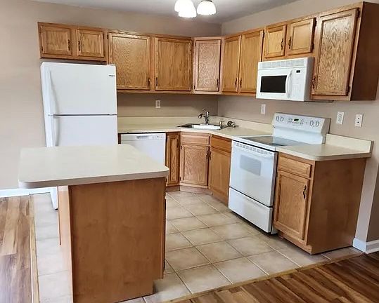 2nd image of 88-90 Broad St #90-C
