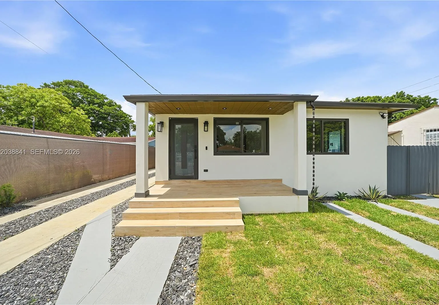 3 bed, $3,195 — Photo 2