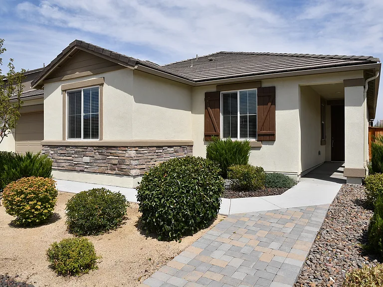 1272 Alfalfa Dr — Photo 2