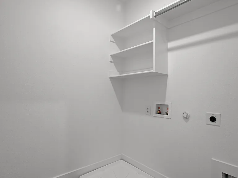 2553 Huxley Mews — Photo 7