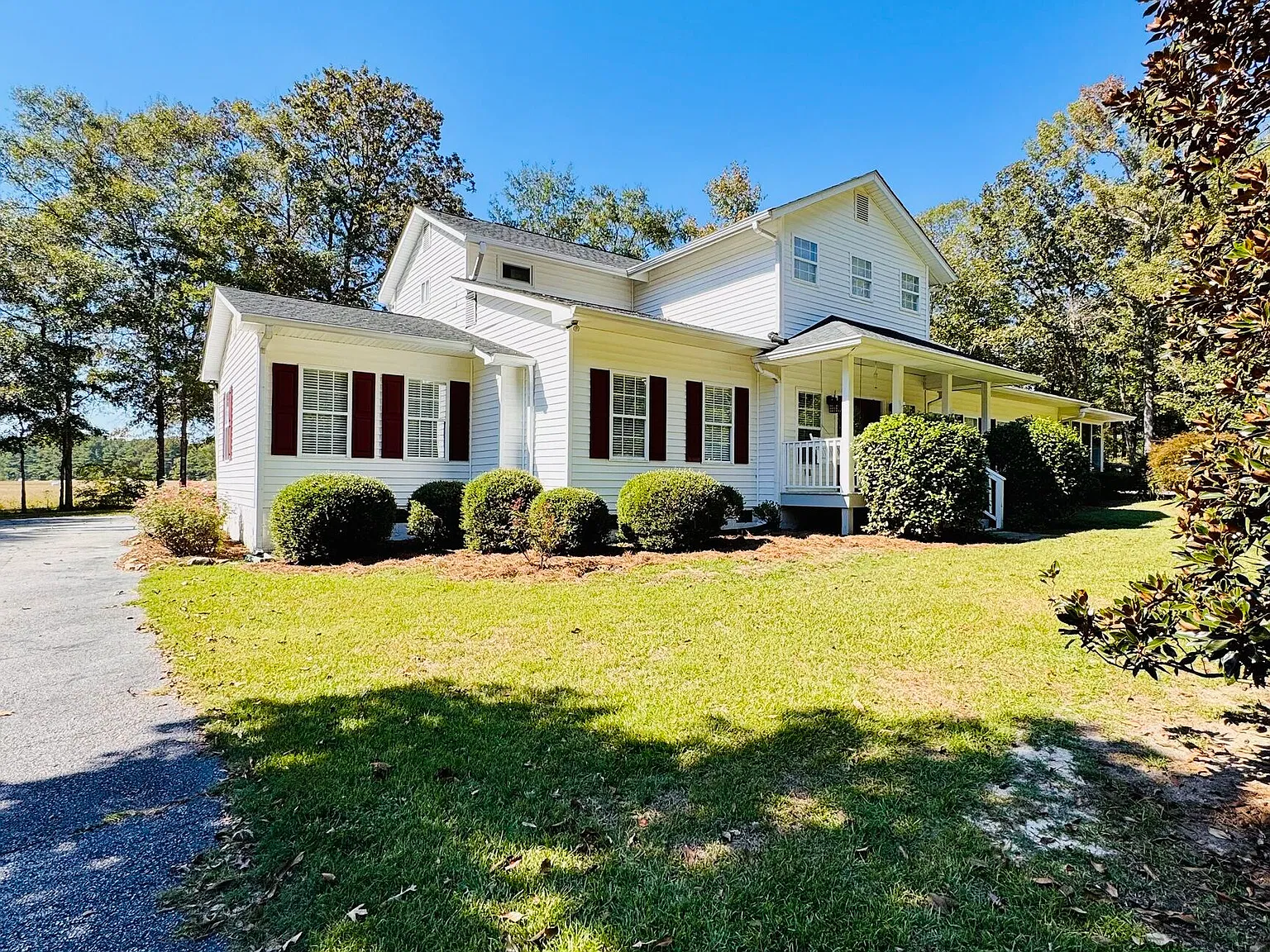 4 bed, 3.5 bath, $2,695 — Photo 2