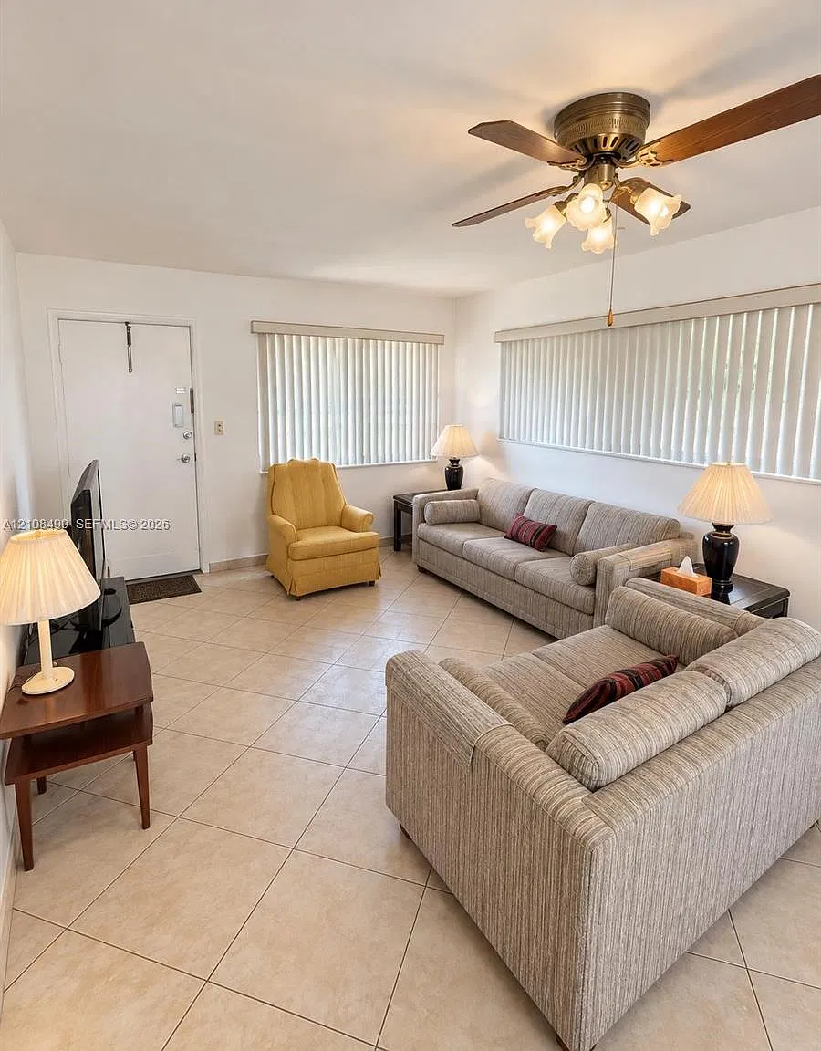 Hollywood Terrace Apts Co — Photo 4