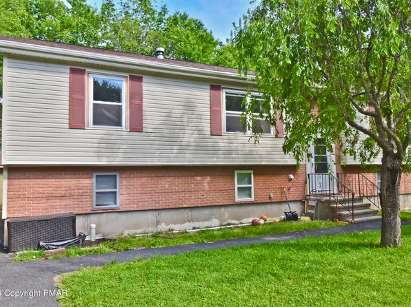 3326 Woodland Dr, Tobyhanna, PA 18466