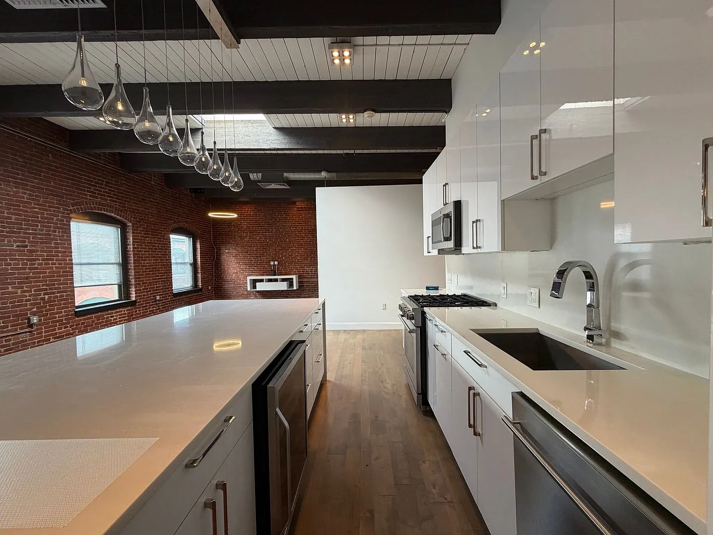 Prime Fort Point 1BR Condo Steps from Seaport & South Boston w/ Garage Parking — Photo 4