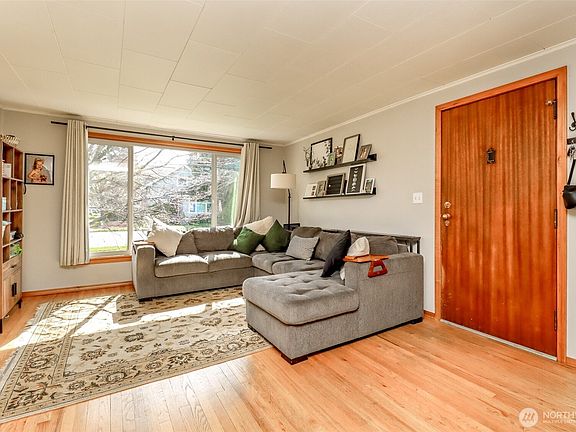 4th image of 1207 W Pioneer Avenue