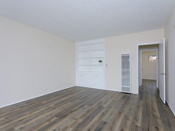 4th image of 215 E Live Oak St APT G