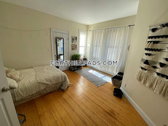 3rd image of 30 Circuit St